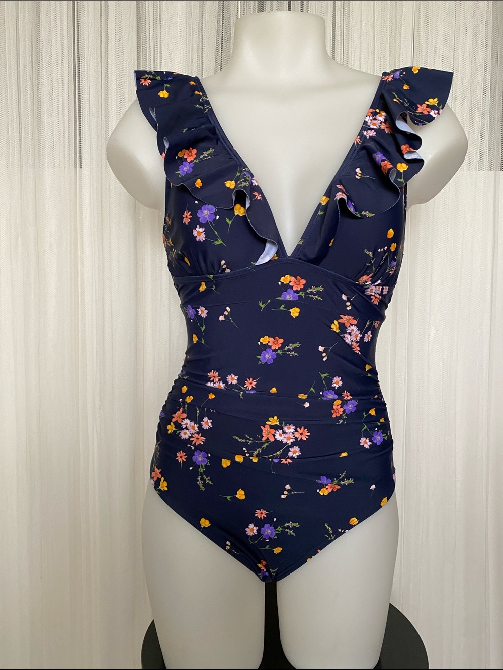 Cupshe Woman’s Navy Floral Ruffle One-Piece Swimsuit Size 6-8 - Picture 5 of 12
